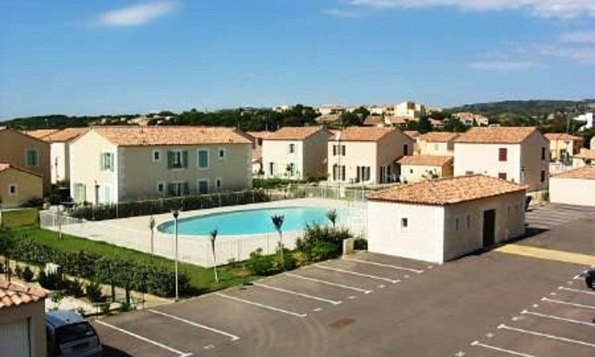 Narbonne-Plage Apartment | Charming 2-Bedroom Apartment with Terrace, Pool Access, Close to Beach and Shops