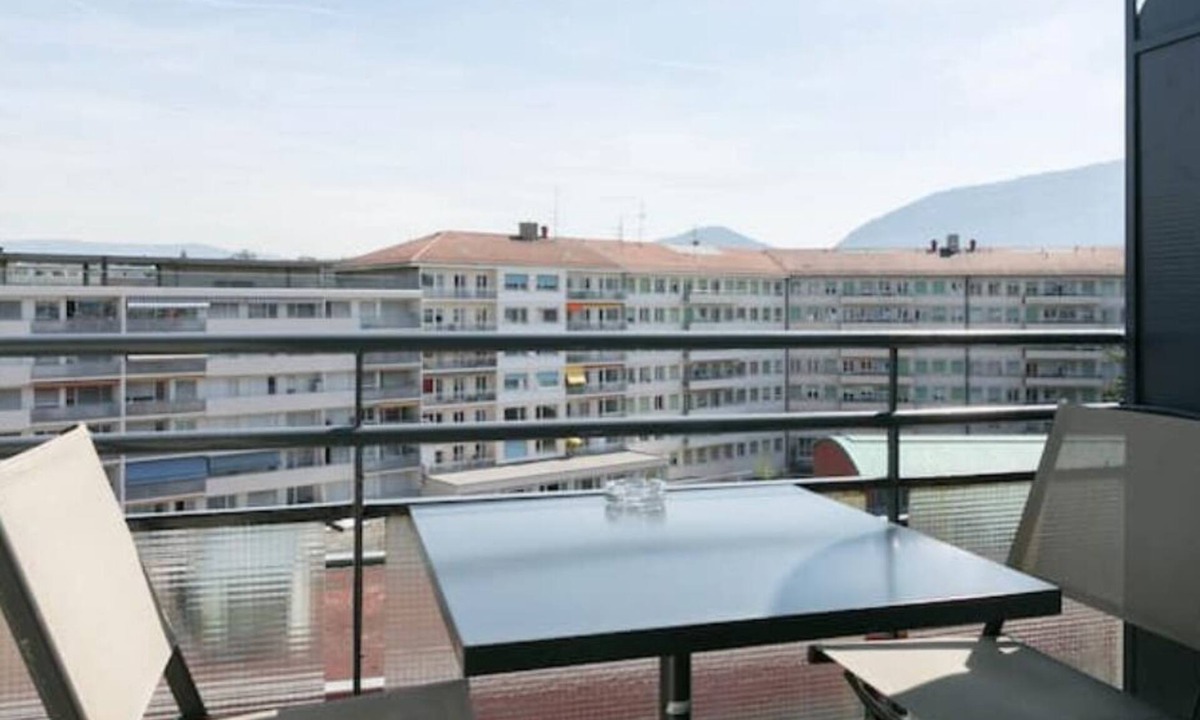 Carouge Apartment | Charming 2-bedroom apartment in enchanting Genève with balcony