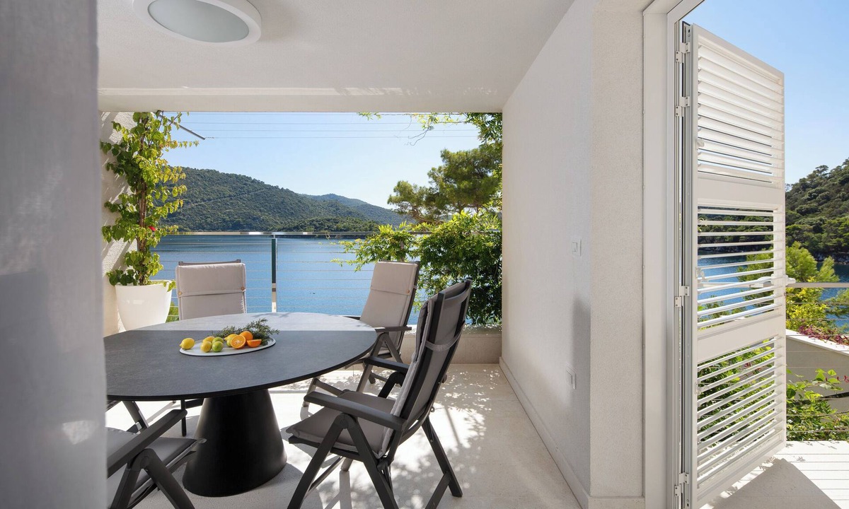 Pasadur Apartment | Charming 2-bedroom apartment in delightful Pasadur with WiFi, AC, coast line.