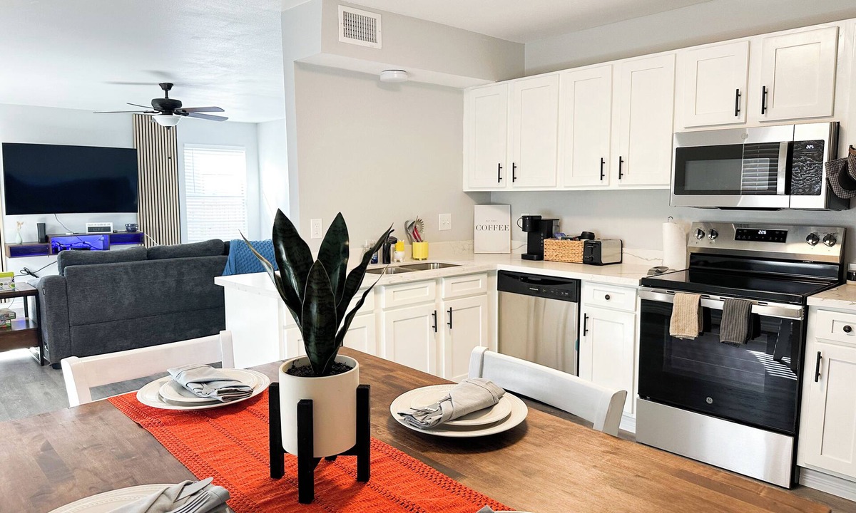 Amistad National Recreational Area Apartment | Charming 2-bedroom apartment in wonderful Del Rio with Private Yard