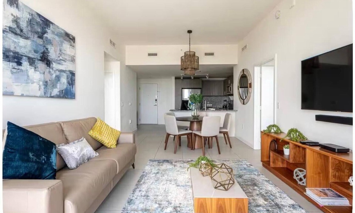 Doral Apartment | Charming 2-bedroom apartment in awesome Doral with AC and gym