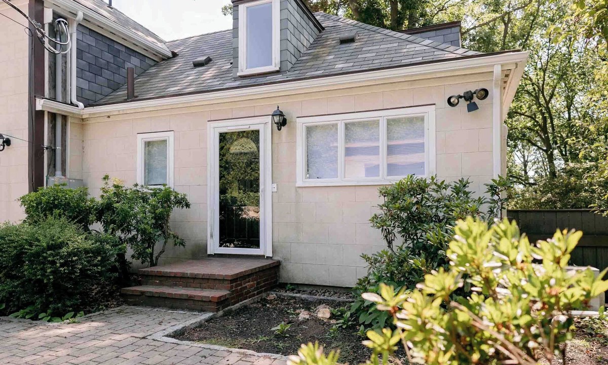 Beverly Apartment | Charming 2-bedroom apt in Beverly! Walking distance to the train - Enjoy Boston!