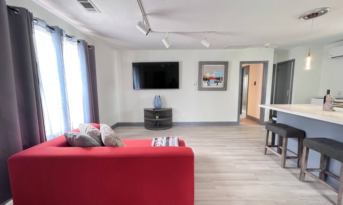 Klein House | Charming 2-bedroom building in fabulous Houston with AC, WiFi