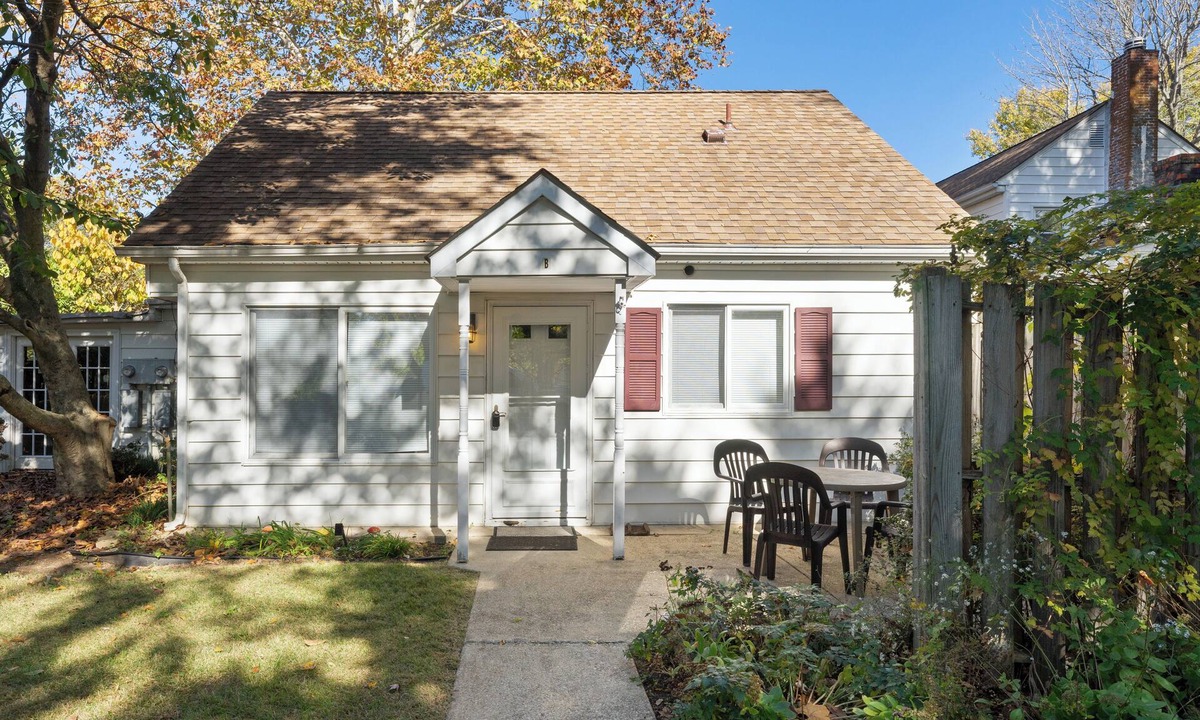 Great Mills House | Charming 2-bedroom Cap Cod style cottage