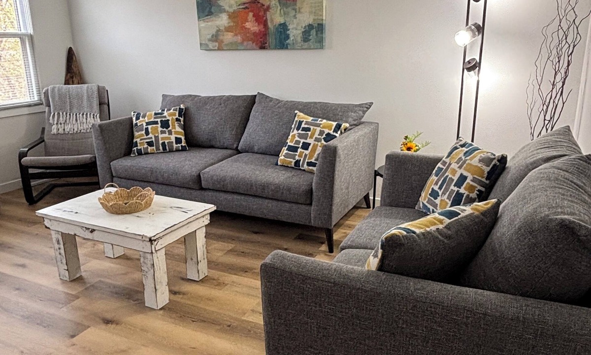Janesville Condo | Charming 2-bedroom condo with AC in beautiful Janesville
