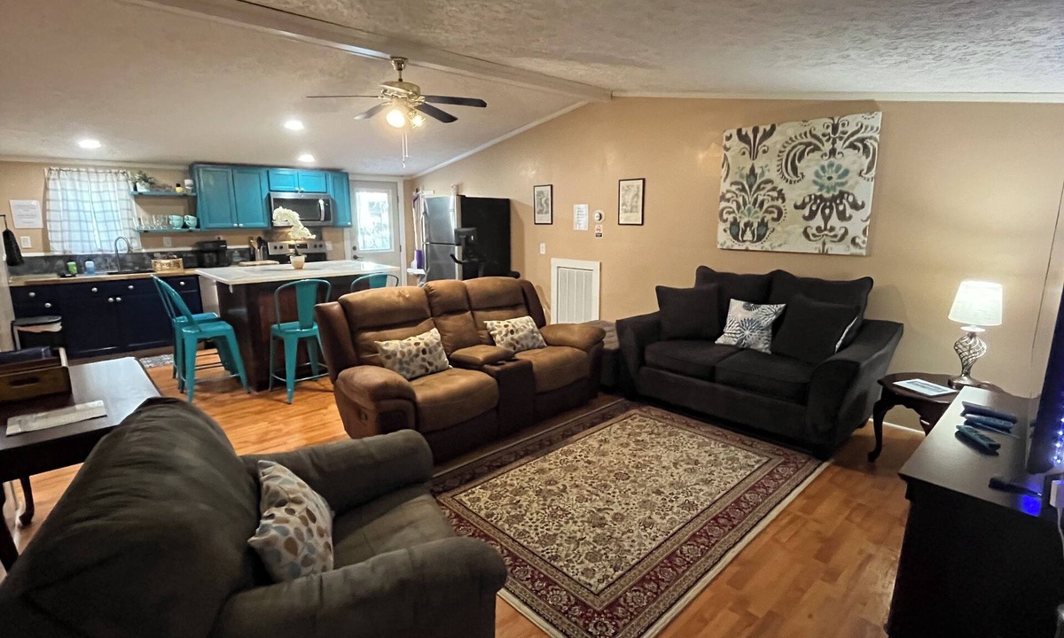 Smithville Cottage | Charming 2-bedroom cottage with WiFi, AC in welcoming Smithville