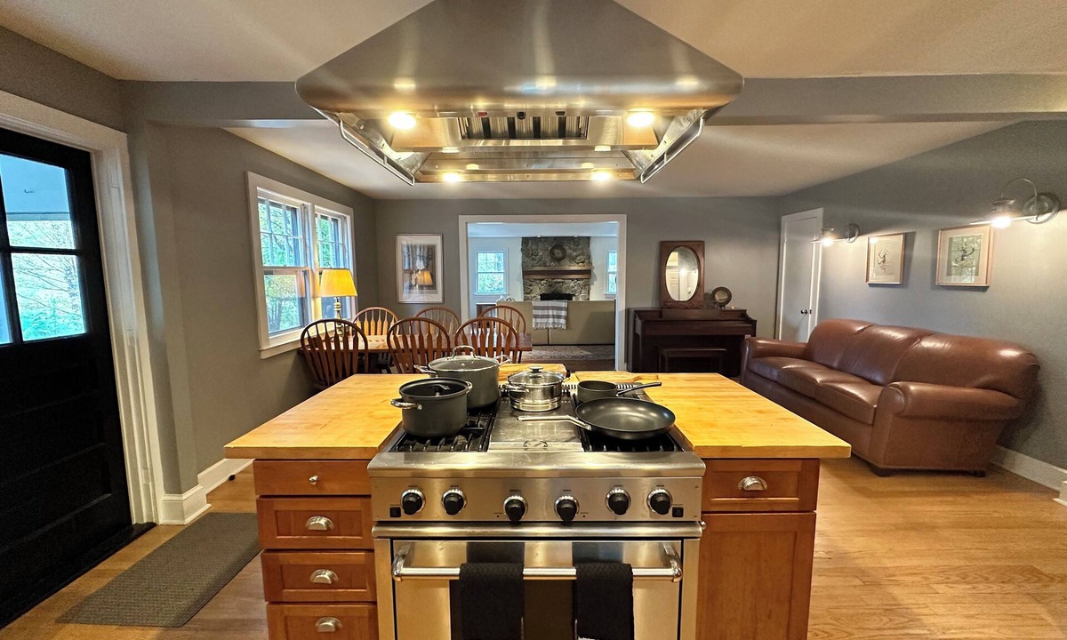 Marble Dale Cottage | Charming 2-bedroom country cottage bordering on land trust in Washington, CT