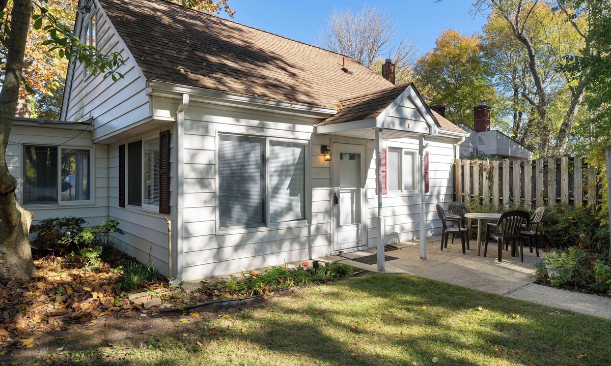 Great Mills House | Charming 2-bedroom Cap Cod style cottage