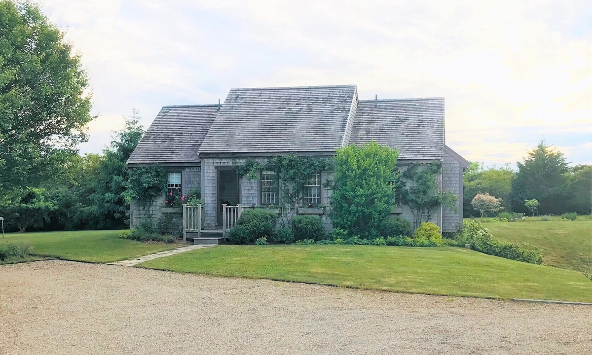 Tom Nevers Cottage | Charming 2 Bedroom Cottage