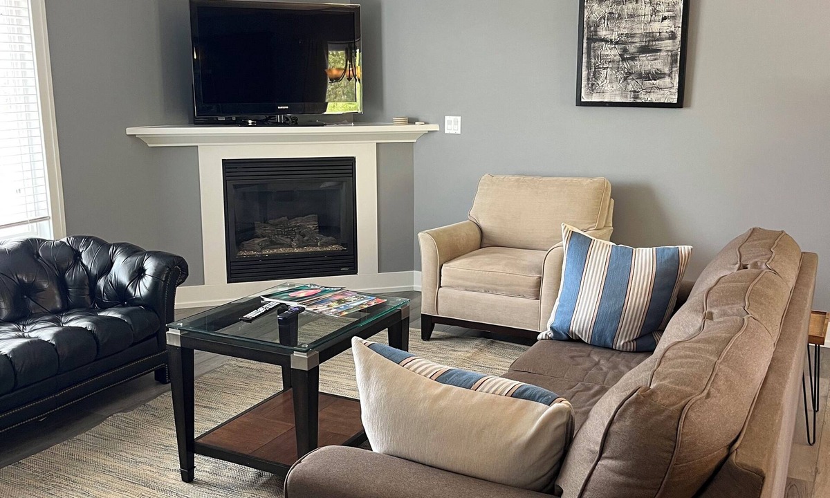 Fennville Condo | Charming 2-bedroom condo in nice Douglas with Pool