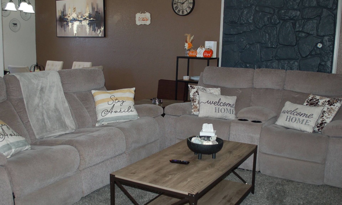 Norman Condo | Charming 2-bedroom condo in pleasant Norman with WiFi, AC, and private parking