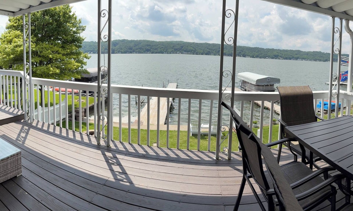 Conesus Cottage | Charming 2-bedroom cottage directly on the water with AC, WiFi on Conesus lake