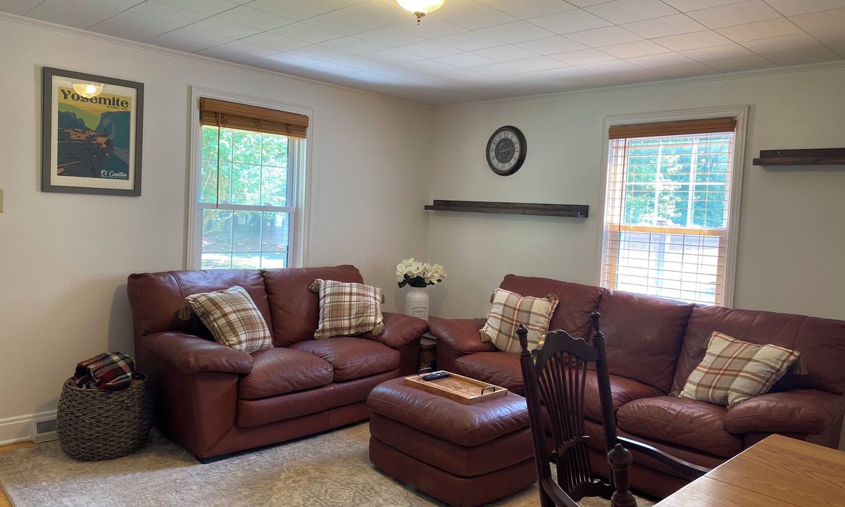 Durham Cottage | Charming 2-bedroom cottage located on a beautiful property. AC, Wifi, & laundry
