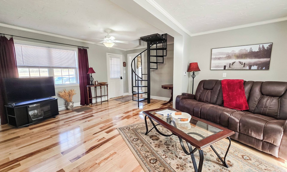 Lemon Springs Other | Charming 2-bedroom farmhouse in peaceful Cameron farm with WiFi.