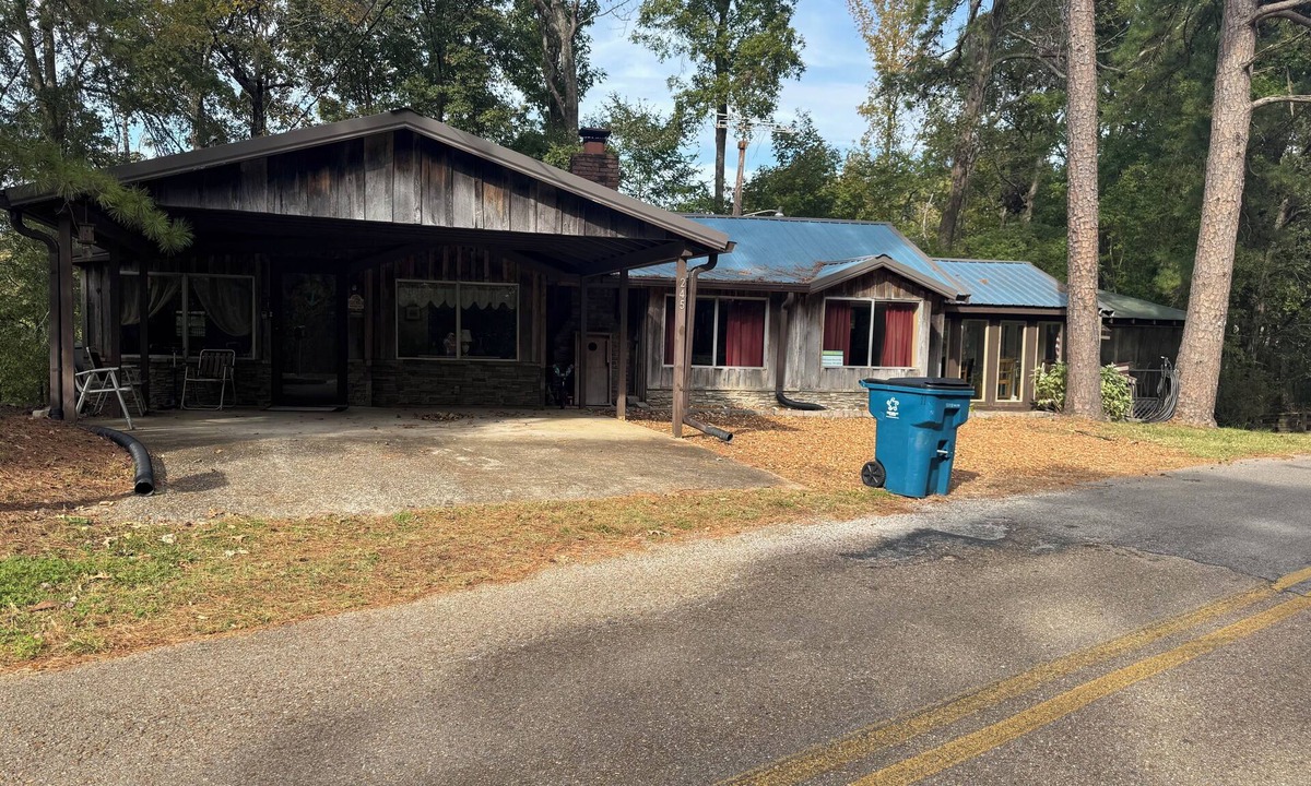 Buchanan Cabin | Charming 2-bedroom Fisherman's cabin next to Paris Landing State Park