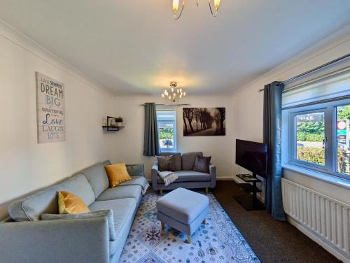 Bromley Common and Keston Apartment | Charming 2-Bedroom Flat With Parking