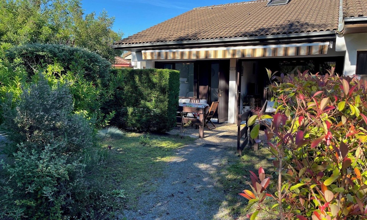 Lit-et-Mixe Cottage | Charming 2-bedroom cottage in amazing Lit-et-Mixe with WiFi
