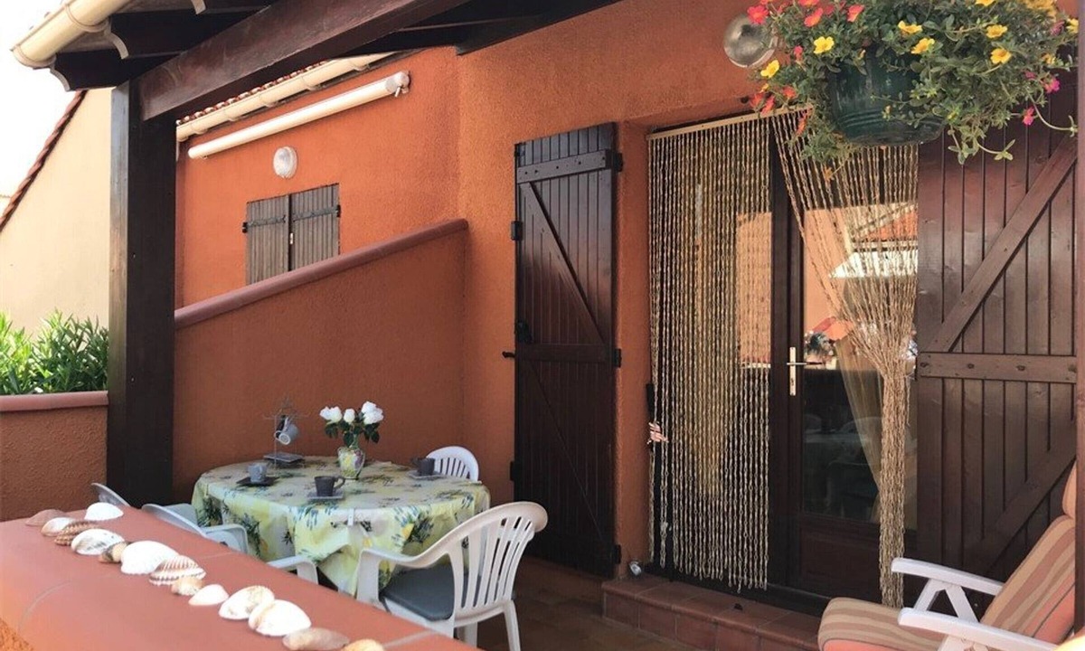 Port Leucate Villa | Charming 2-Bedroom Villa with Terrace, 6 Guests, Near Beach and Port, Fully Equipped!