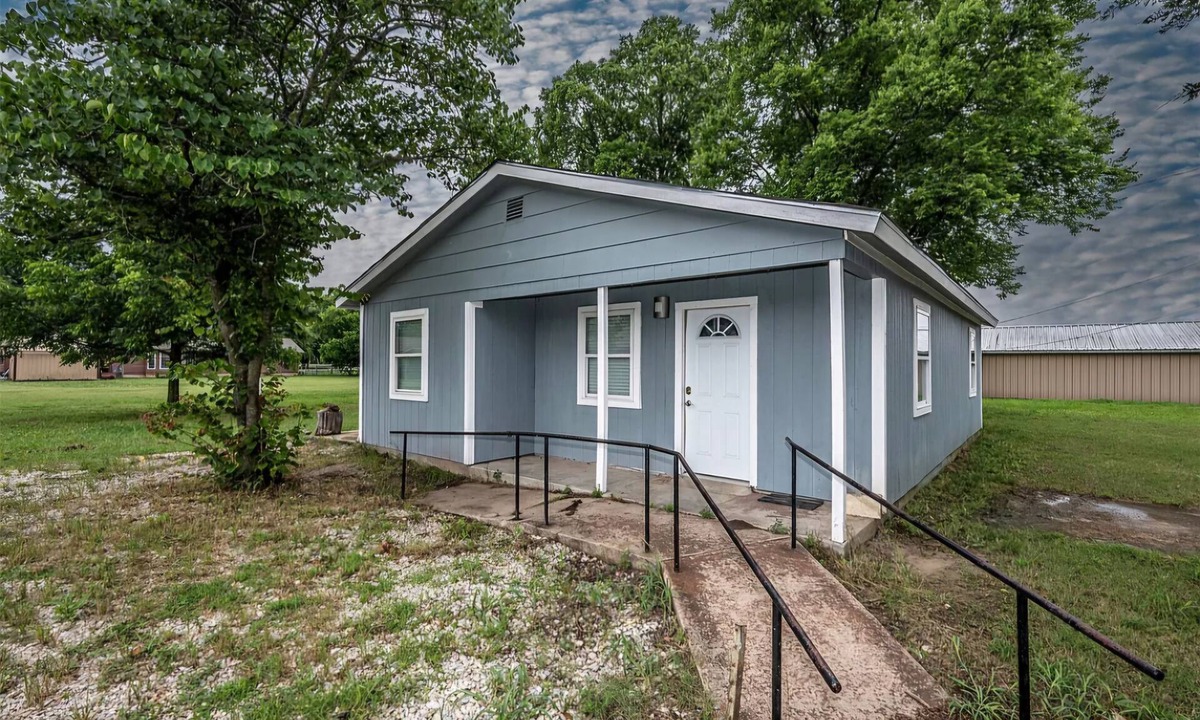 Mannsville House | Charming 2-bedroom house in welcoming Mannsville OK with AC, WiFi