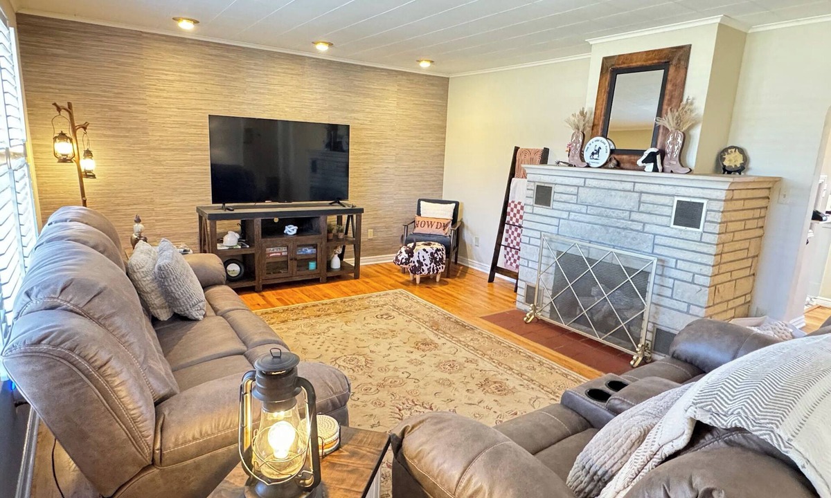 Ponca City House | Charming 2-bedroom house in Ponca City with Hot Tub