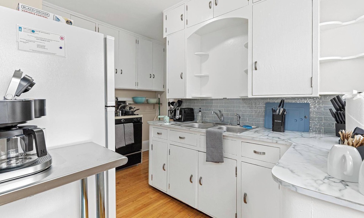 Midway House | Charming 2-bedroom house with AC in excellent Saint Paul. Close to everything!