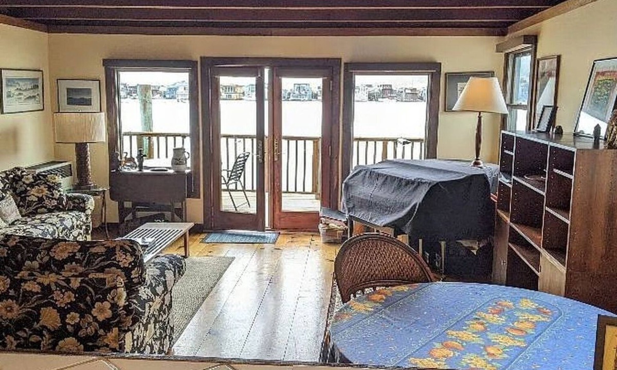 Marin City Boat Rental | Charming 2 Bedroom Houseboat