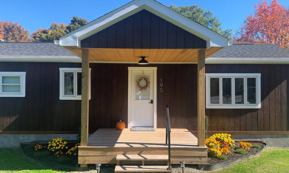 Newfield House | Charming 2-bedroom home in quaint Newfield with WiFi