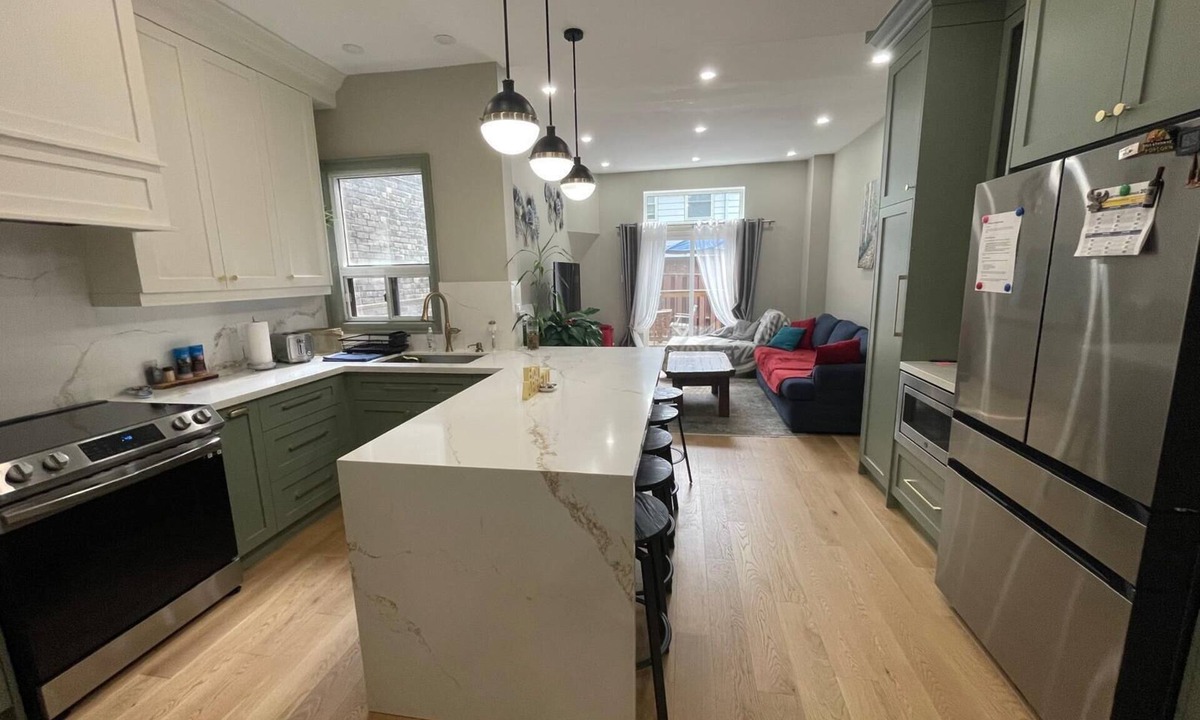 Parkdale House | Charming 2-bedroom Home High Park/Roncesvalles