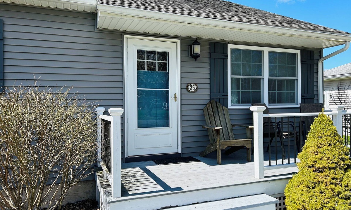 Auburn House | Charming 2-bedroom home. Perfect for traveling professionals Finger lakes Auburn