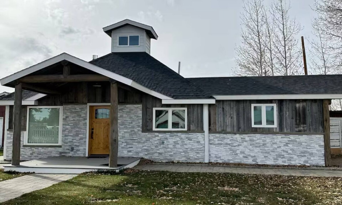 Pinedale House | Charming 2-bedroom house in Pinedale with WiFi