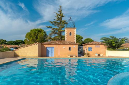 Eyguieres Apartment | Charming 2 bedroom House With Pool