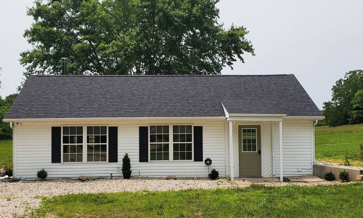 Glaze House | Charming 2-bedroom house on 3 private acres. Secluded & pet friendly!