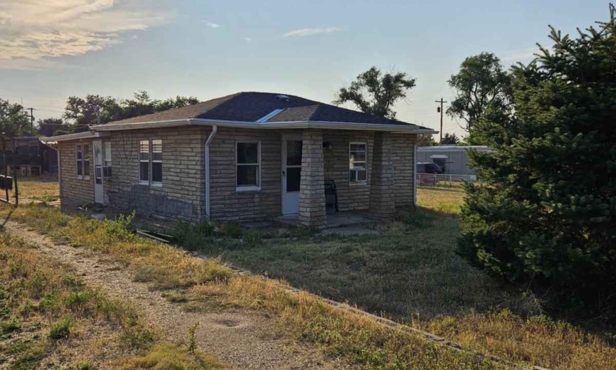 Parks House | Charming 2-bedroom house with WiFi, AC in delightful Haigler