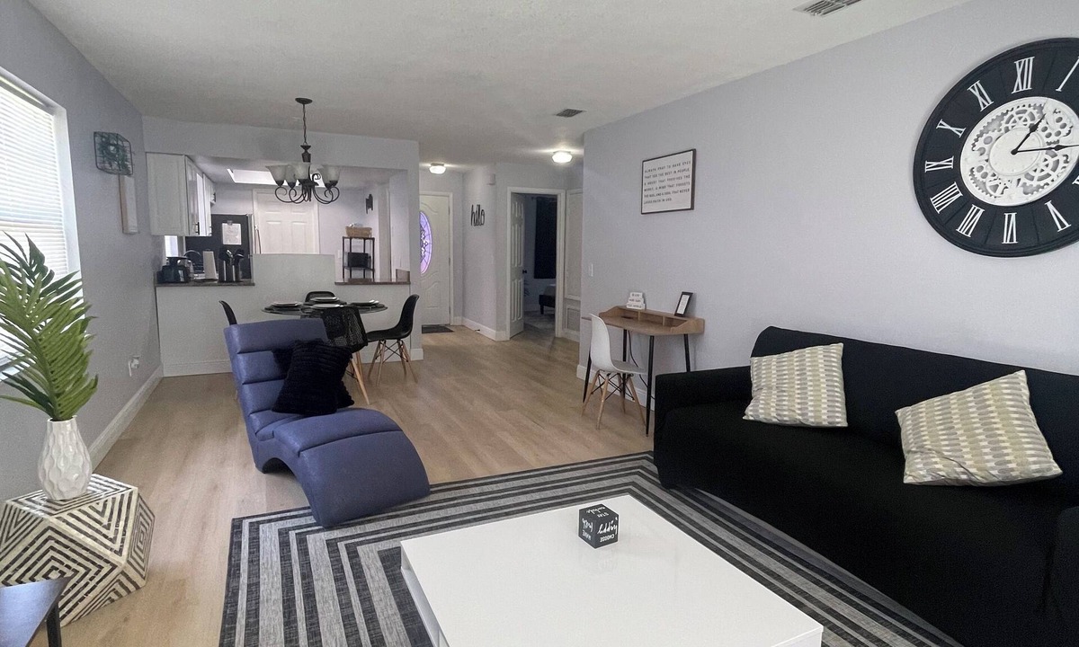 Conway House | Charming 2-bedroom house in delightful Orlando. Centrally located.