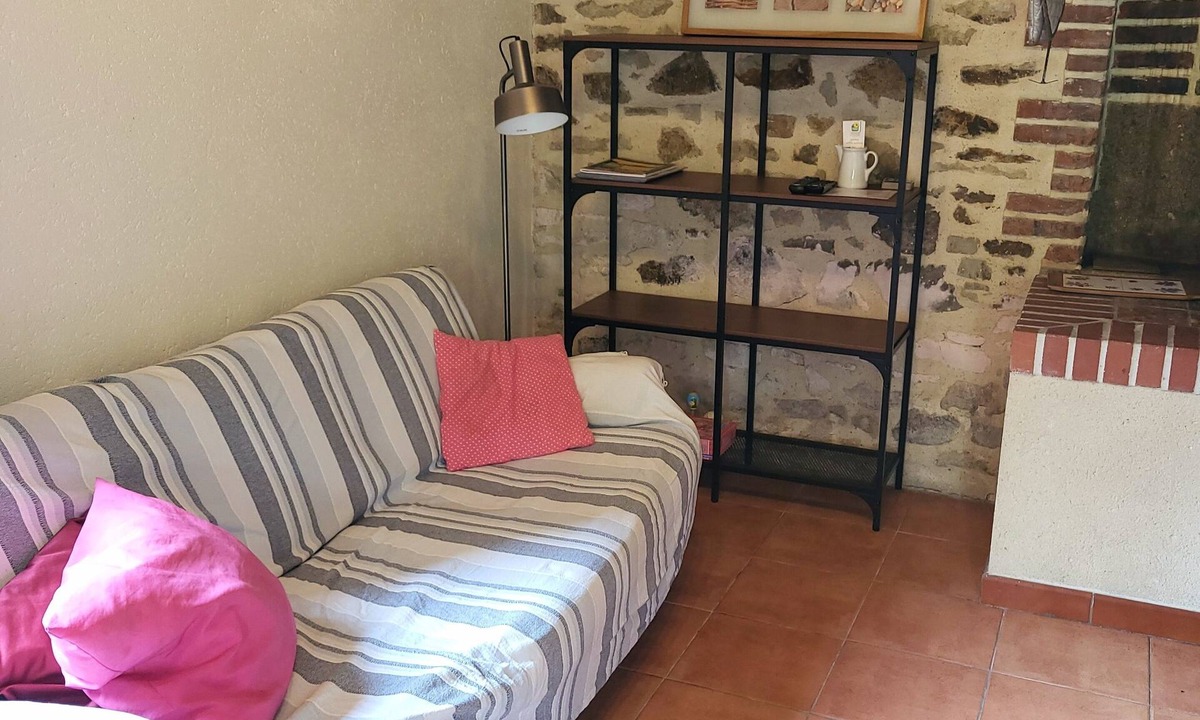 Cuille House | Charming 2-bedroom house in soothing Cuillé with WiFi