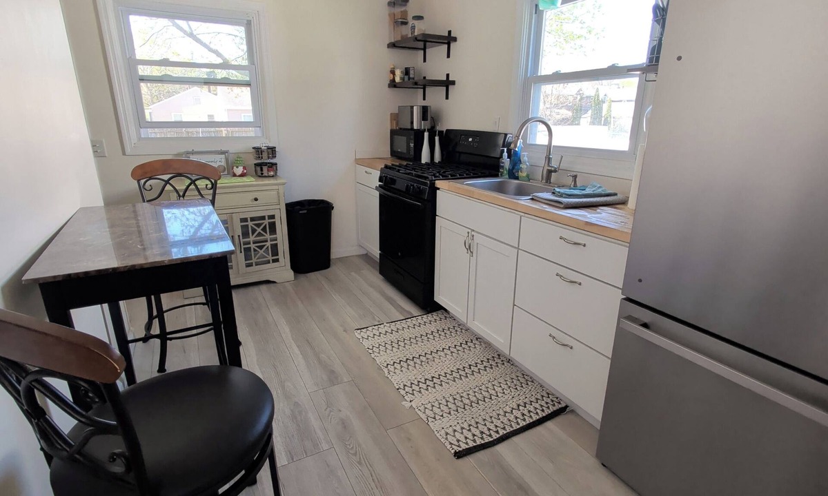 Auburn House | Charming 2-bedroom house in Auburn with AC