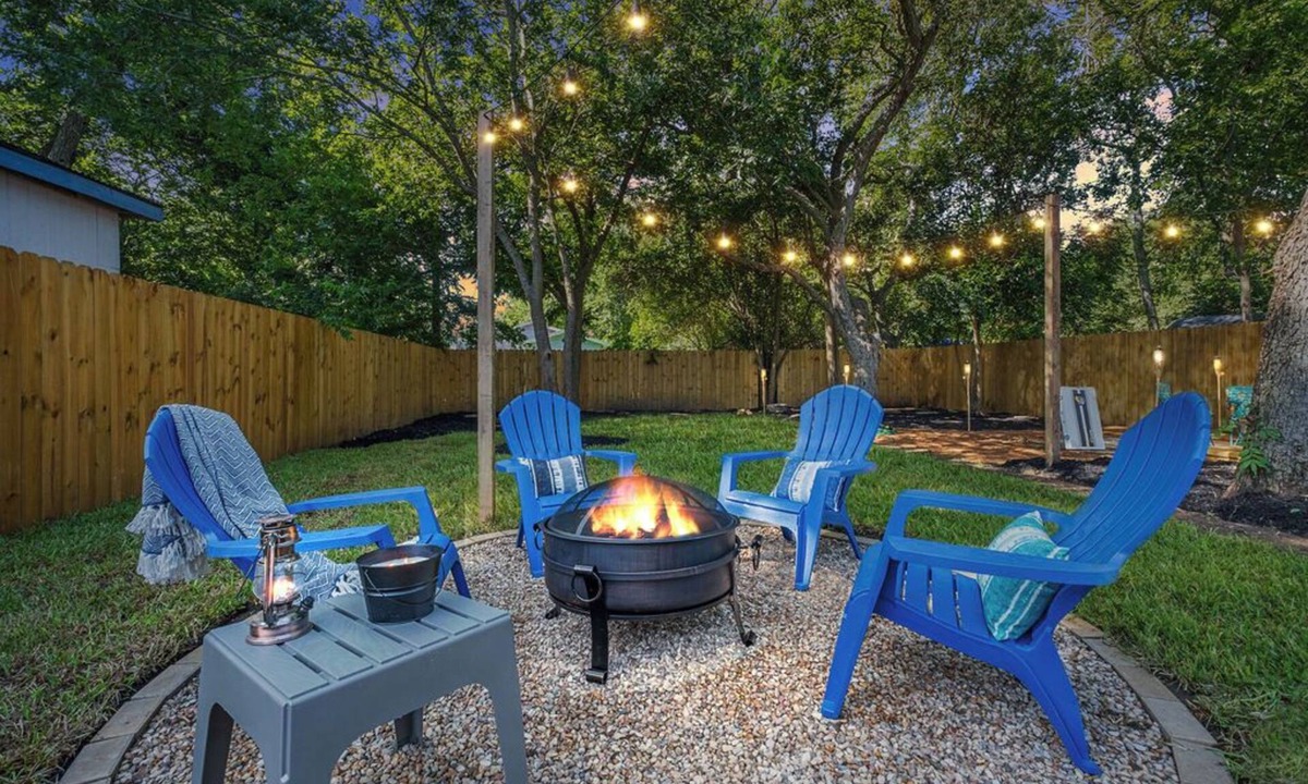 Seguin House | Charming 2-bedroom house in welcoming Seguin with AC and WiFi.