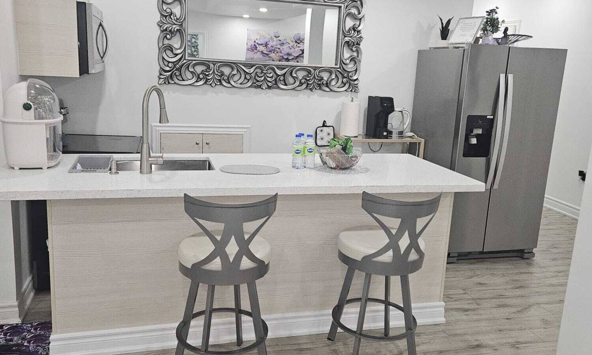 Ajax House | Charming 2-bedroom house with AC, WiFi in Pleasant Ajax