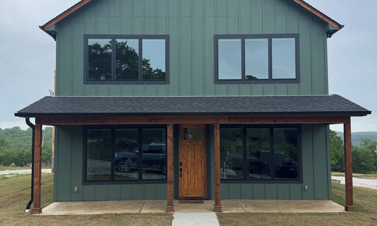 Evening Shade House | Charming 2-bedroom house with Sunrise balcony views in cozy Vian