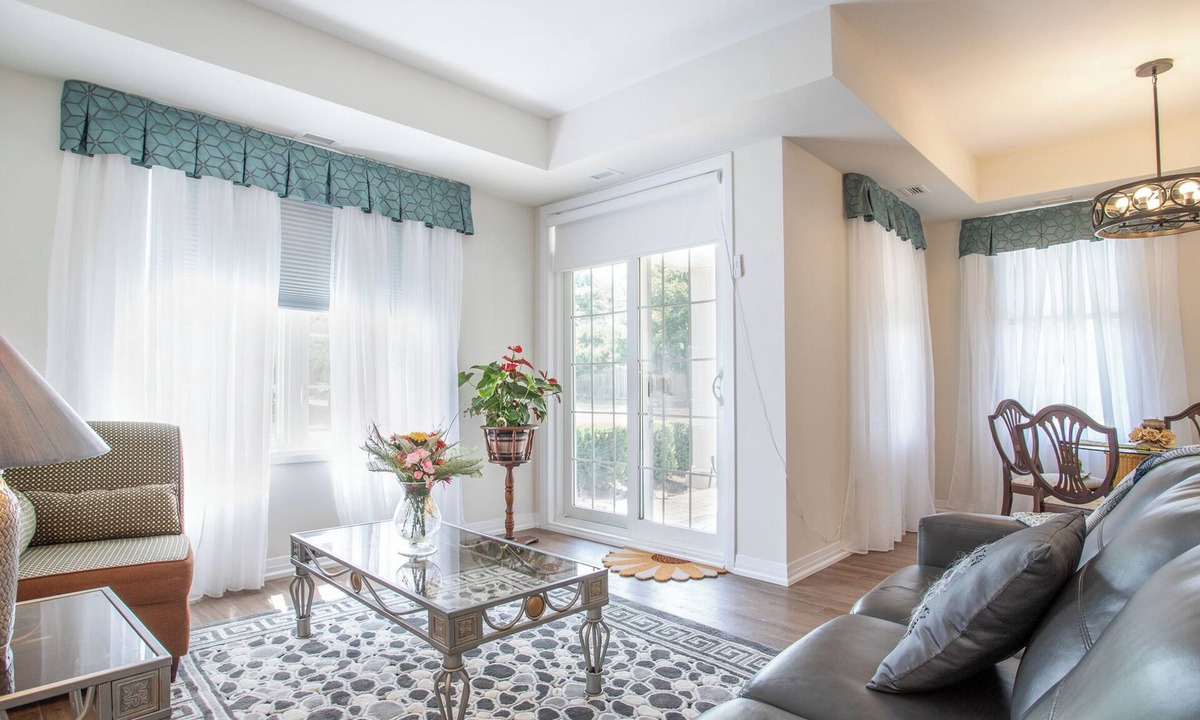 Newcastle Condo | Charming 2-bedroom in wonderful Clarington with AC