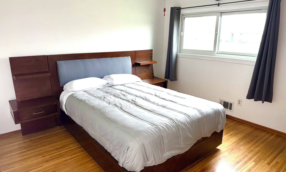 Rochester House | Charming 2-bedroom + office house, safe, quiet, and convenient