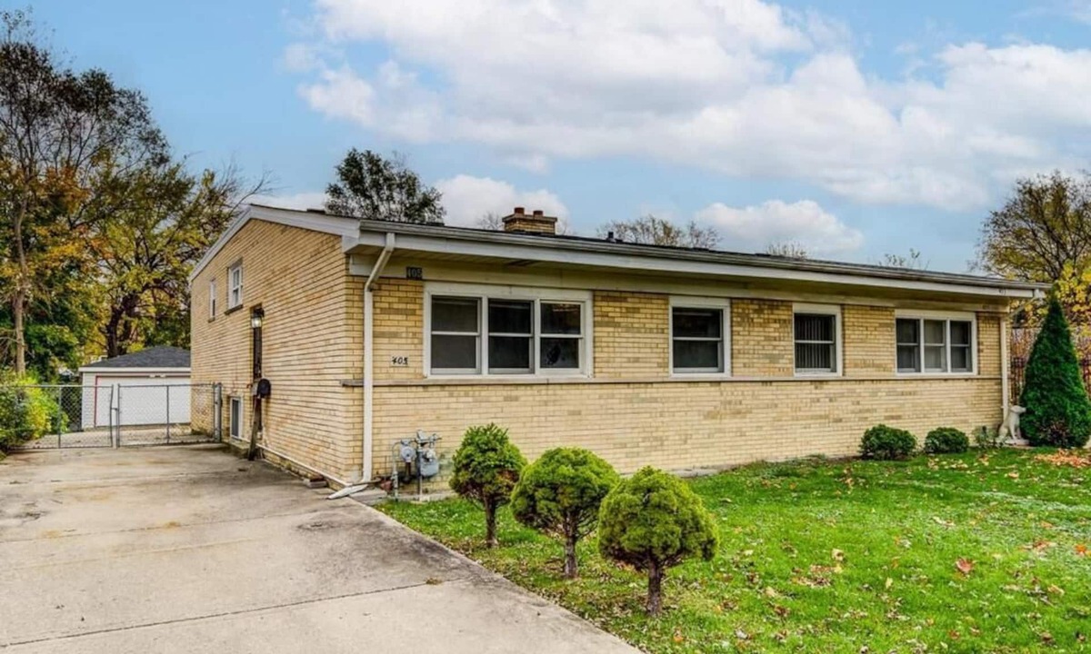 Villa Park House | Charming 2-bedroom townhome with WiFi and AC in Villa Park