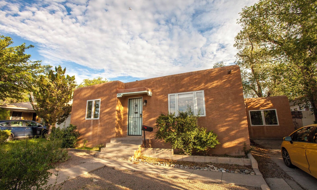 Victory Hills House | Charming 2-bedroom house with WiFi, AC in brilliant Albuquerque