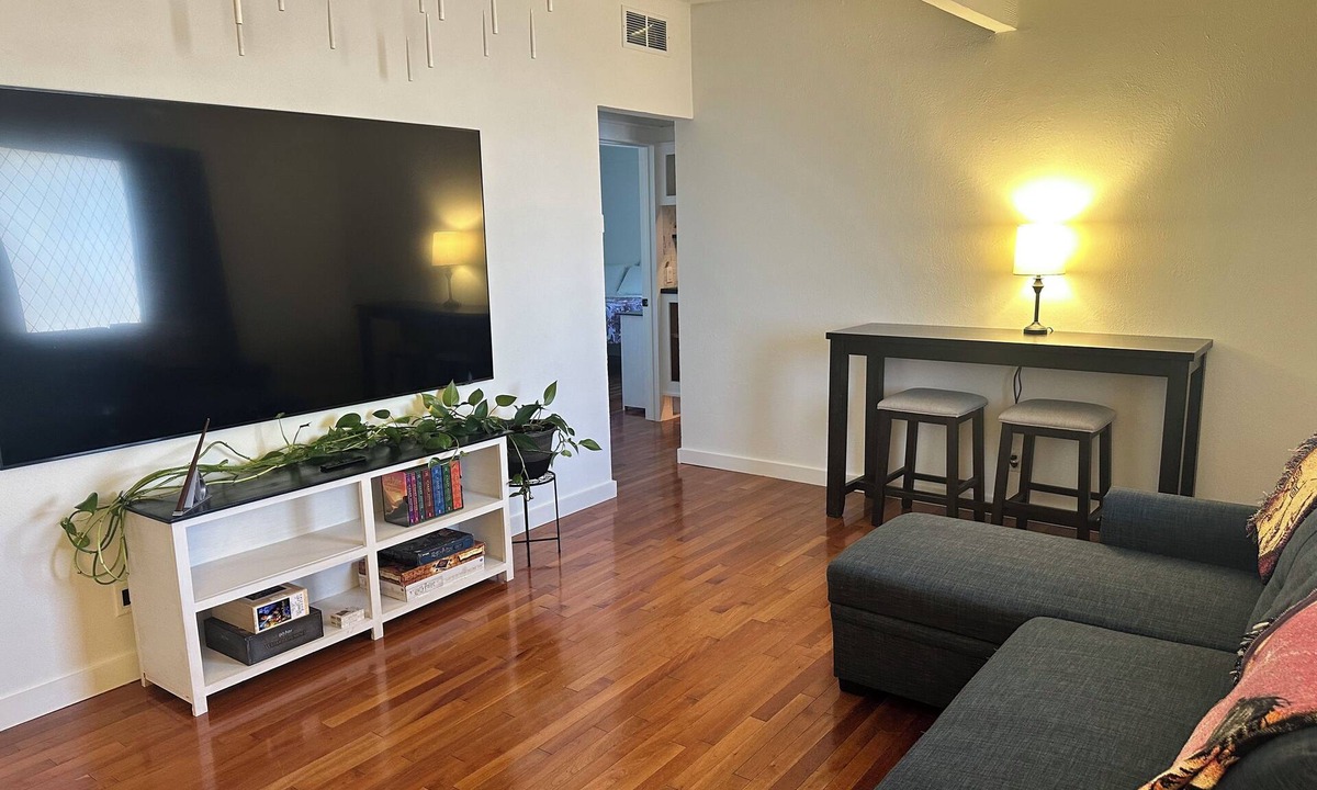 Uptown House | Charming 2-bedroom house in Albuquerque