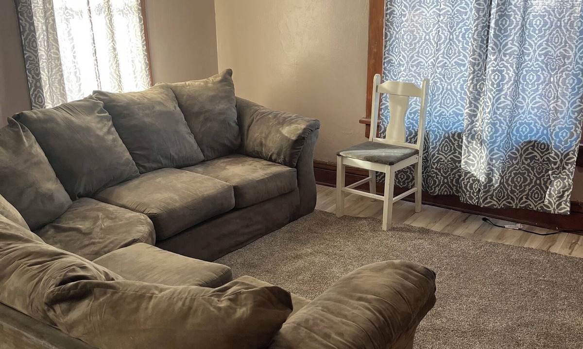 Grand Island House | Charming 2-bedroom house in Grand Island with AC