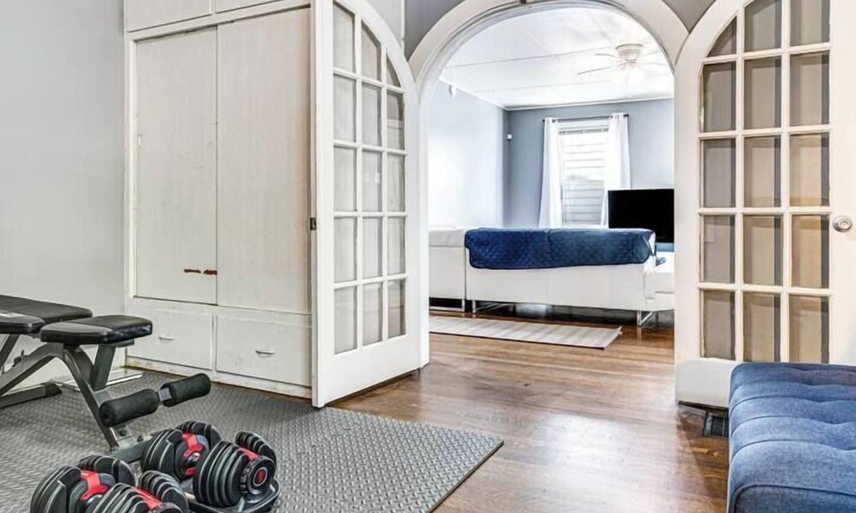Indianapolis House | Charming 2 Bedroom with in Home Gym