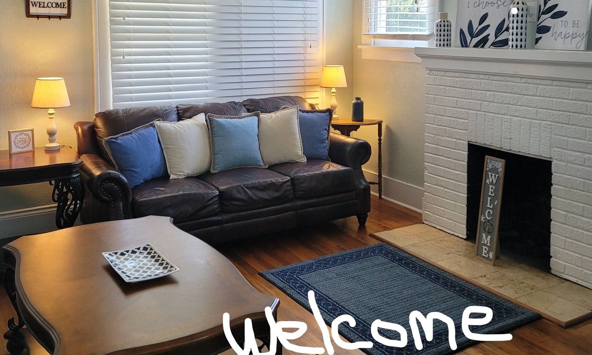 Murray Hill House | Charming 2 bedroom /2 Bathroom