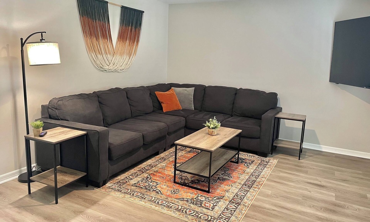 Fairfax House | Charming 2-bedroom house with fire pit in Jacksonville