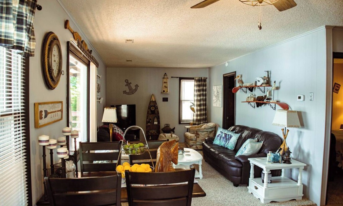 Rocky Mount House | Charming 2-bedroom lakefront house, dock with boat slip in Rocky Mount