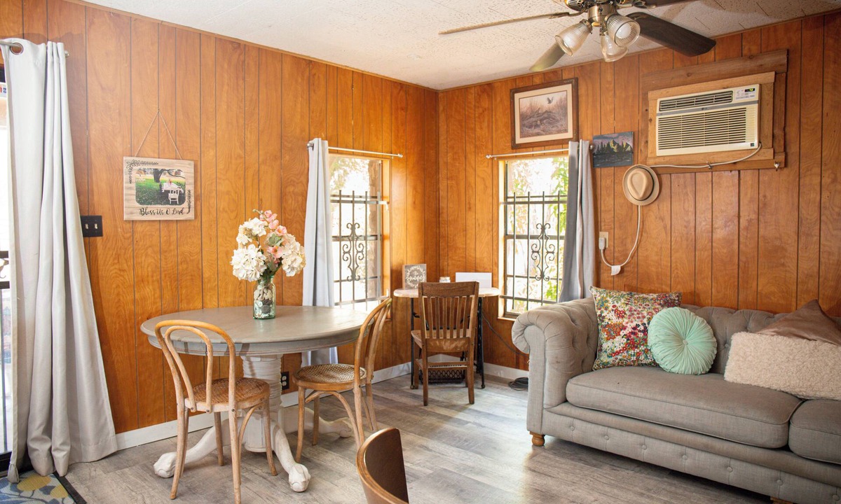 Bexar County House | Charming 2-bedroom Country Cottage beautifully situated on 1.5 acres.